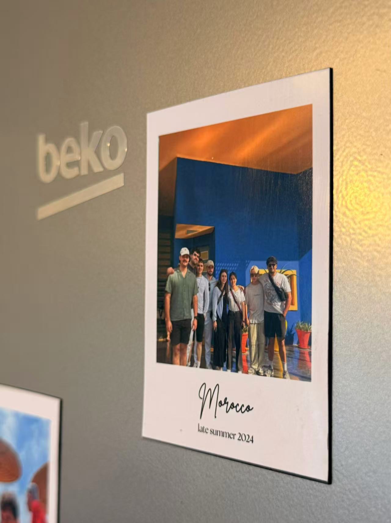 📸 Photo Magnet With Custom Text at the Bottom