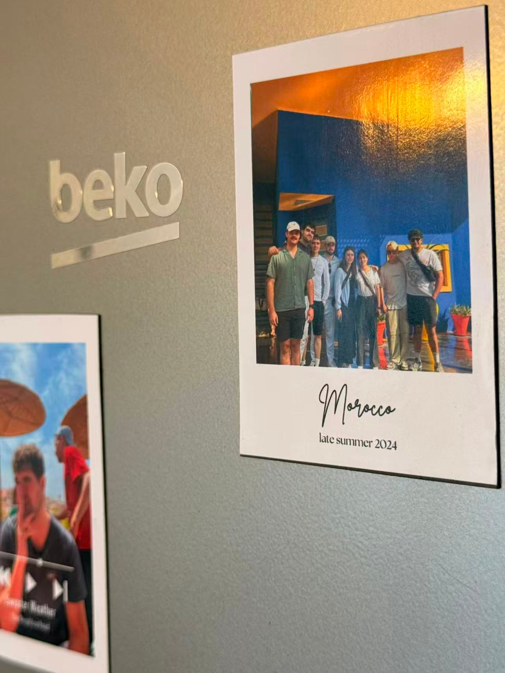 📸 Photo Magnet With Custom Text at the Bottom